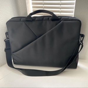 Rivacase 16” Laptop Bag - Unisex